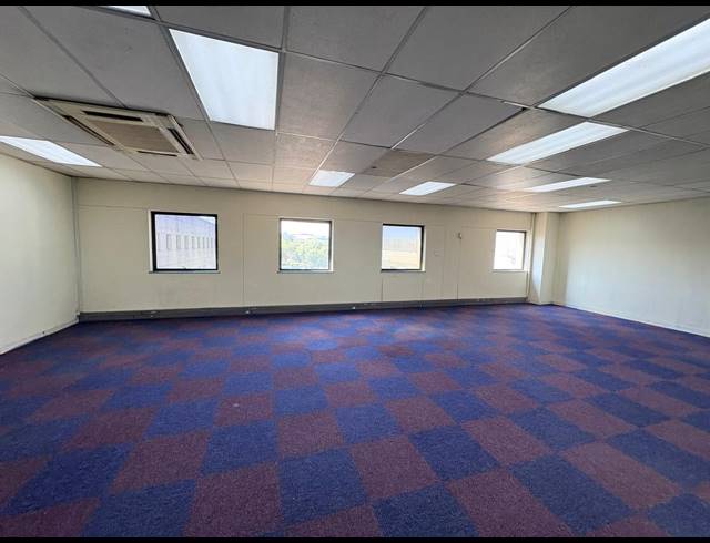 1,120M² OFFICE TO LET IN VORNA VALLEY